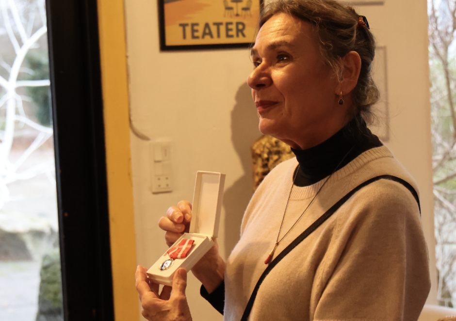 Roberta Carreri modtager Den Kongelige Belønningsmedalje